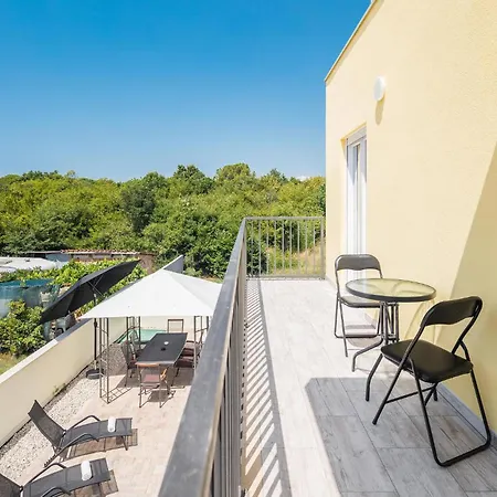 Cozy In With Kitchen Porec