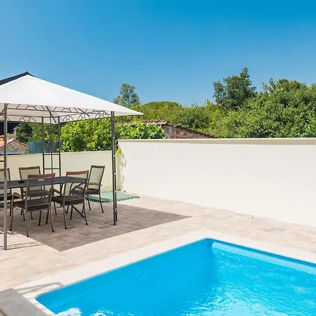 Ferienhaus Luxurious In *